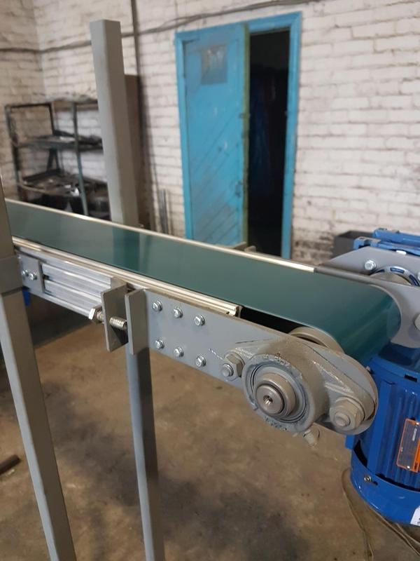 Конвейер ленточный для штучных грузов из алюминиевого профиля