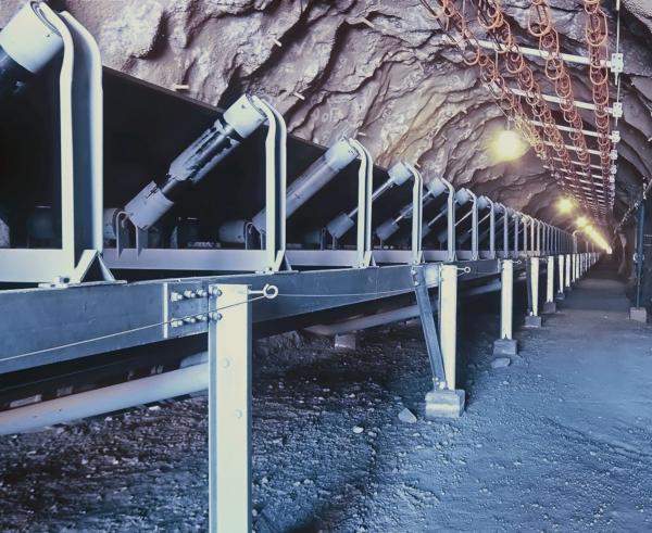 Ленточный конвейер для руды
