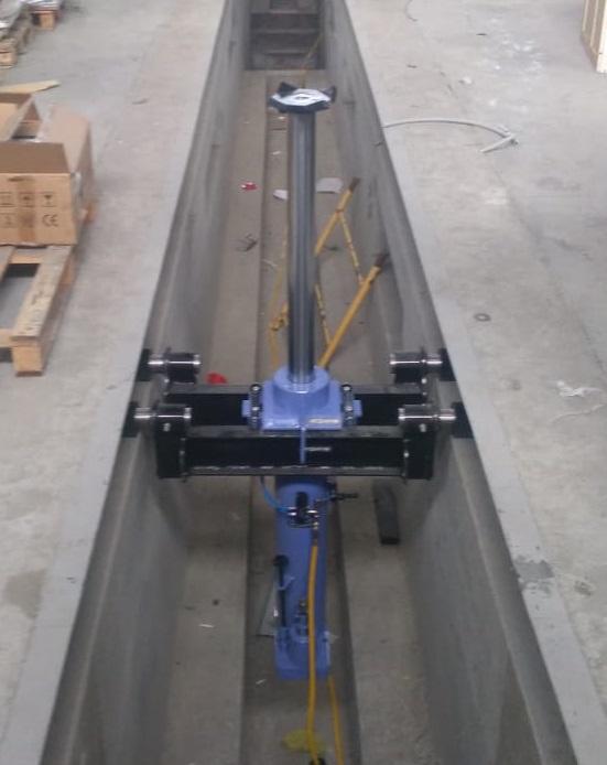 Канавный навесной подъемник 15 т.